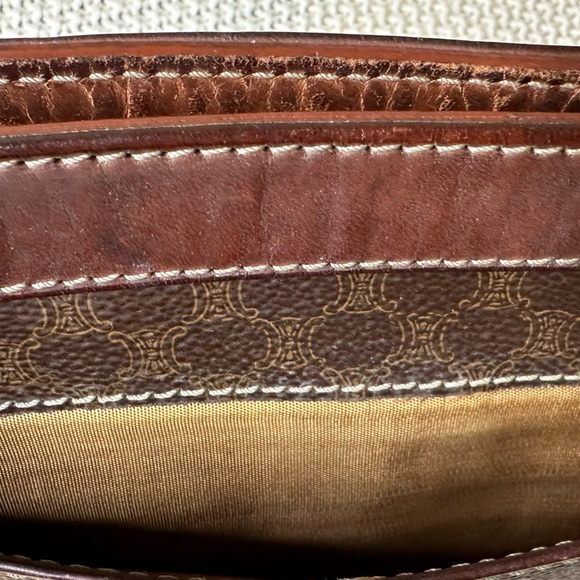 Celine Triomphe Vintage leather clutch bag
Good condition
Brown, Leather - Picture 8 of 14